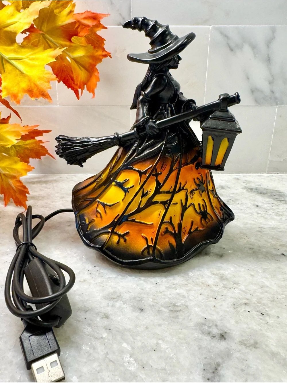 New Halloween RESIN Witch w/ Broom & Lantern USB Warm White Night Light Lamp 6”
